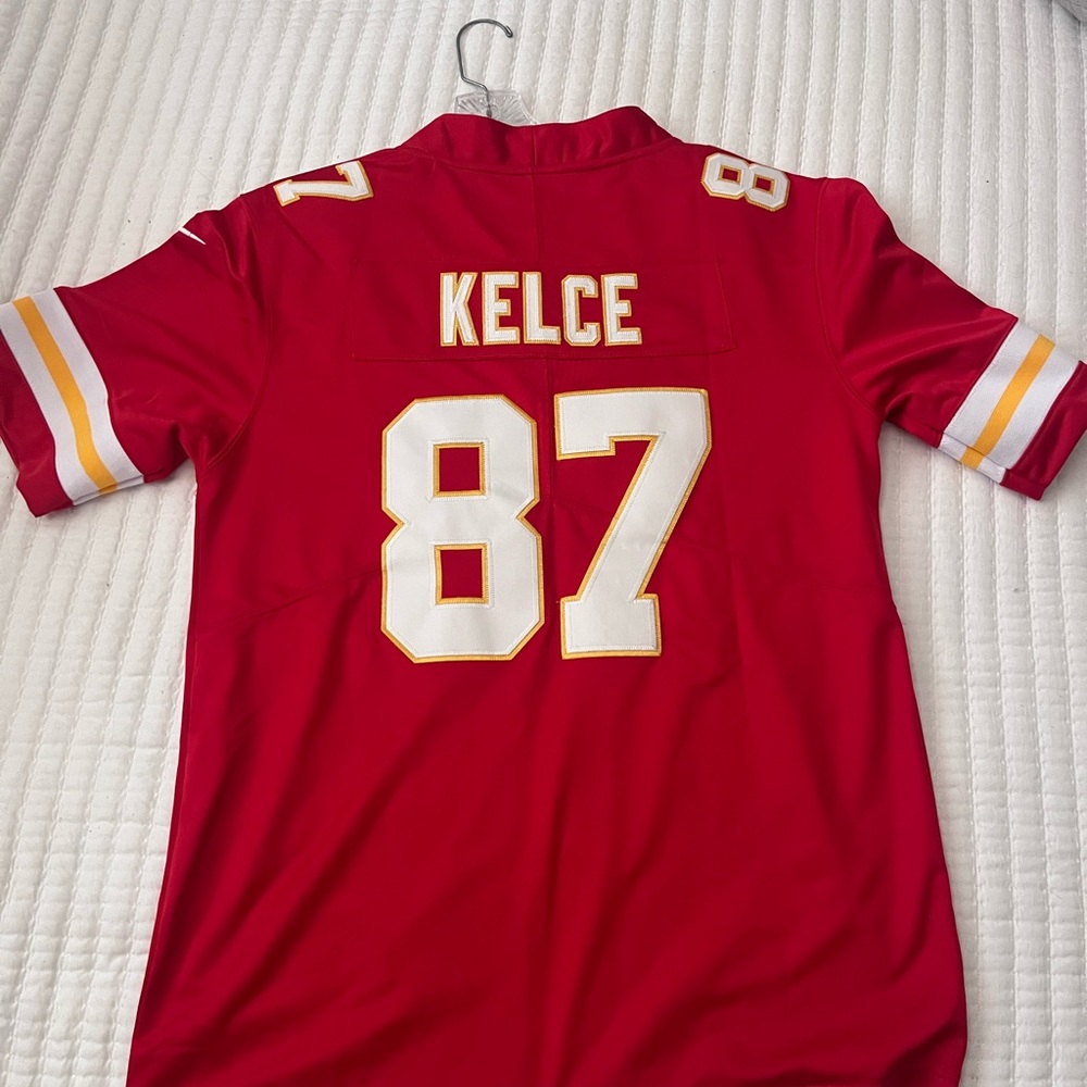 Travis Kelce Jersey (game day) Size medium